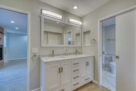 Bath - 664 Terry St, Monterey, CA 93940 photo 2 of 5