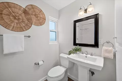 Bath - 2591 Jacobs St, Hayward, CA 94541 photo 2 of 3