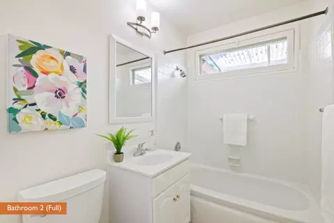 Bath - 1762 Pilgrim Ave, Mountain View, CA 94040 photo 2 of 2