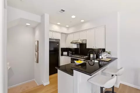 Kitchen - 181 Hart Ct, Mountain View, CA 94043 photo 1 of 5