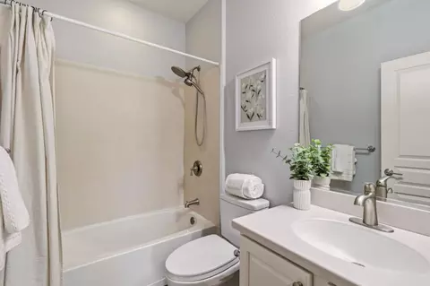 Bath - 181 Hart Ct, Mountain View, CA 94043 photo 2 of 3