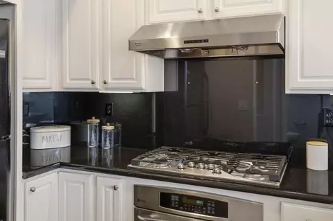 Kitchen - 181 Hart Ct, Mountain View, CA 94043 photo 3 of 5