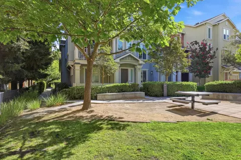 Exterior - 181 Hart Ct, Mountain View, CA 94043 photo 5 of 9