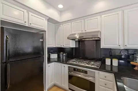 Kitchen - 181 Hart Ct, Mountain View, CA 94043 photo 2 of 5
