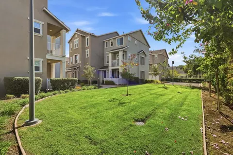 Exterior - 181 Hart Ct, Mountain View, CA 94043 photo 6 of 9
