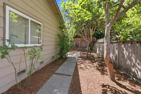 Exterior - 1109 Wright Ave, Mountain View, CA 94043 photo 2 of 7