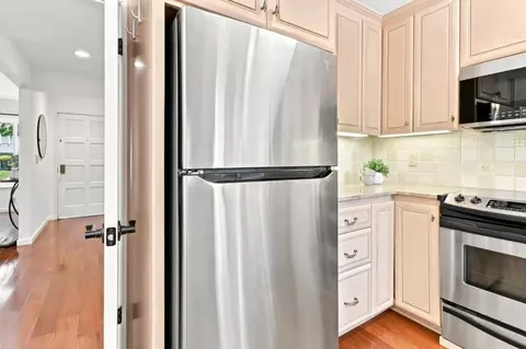 Kitchen - 1109 Wright Ave, Mountain View, CA 94043 photo 3 of 5