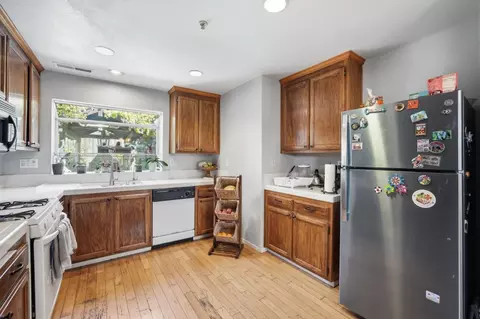 Kitchen - 1055 Eagle Dr, Salinas, CA 93905 photo 3 of 3
