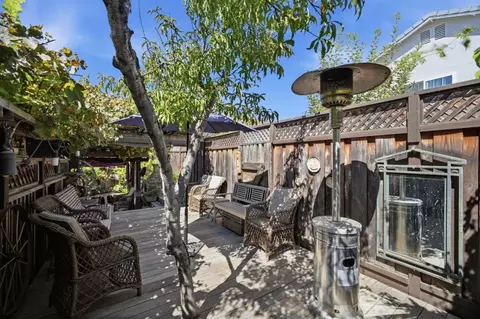 Exterior - 1055 Eagle Dr, Salinas, CA 93905 photo 12 of 14