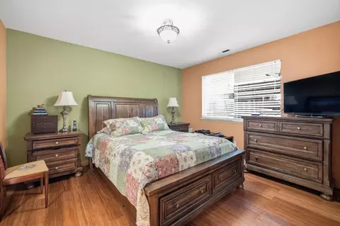 Bedroom - 1055 Eagle Dr, Salinas, CA 93905 photo 4 of 4