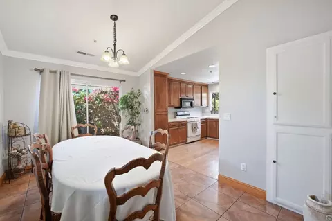 Dining - 1055 Eagle Dr, Salinas, CA 93905 photo 1 of 2