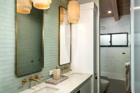 Bath - 638 Beach Dr, Aptos, CA 95003 photo 5 of 8