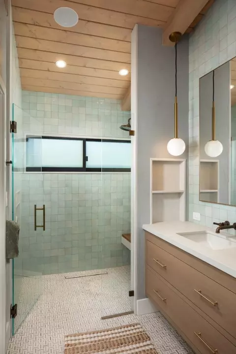 Bath - 638 Beach Dr, Aptos, CA 95003 photo 2 of 8