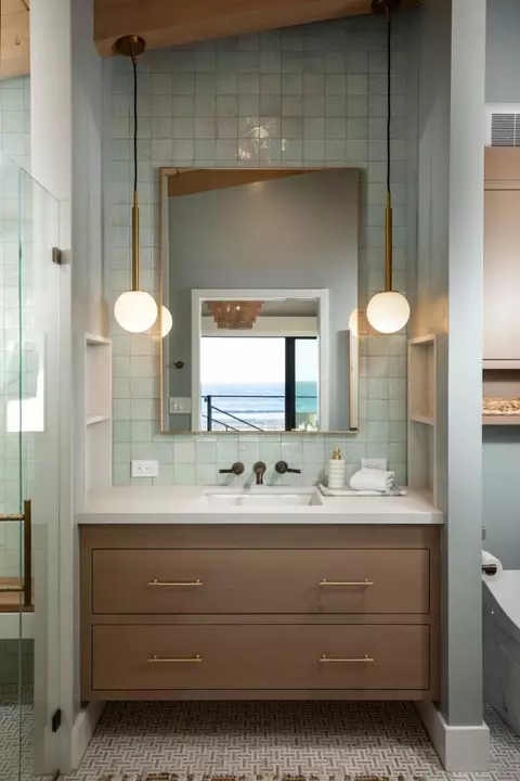 Bath - 638 Beach Dr, Aptos, CA 95003 photo 1 of 8
