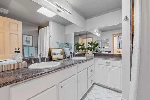 Bath - 22964 Longdown Rd, Cupertino, CA 95014 photo 1 of 2