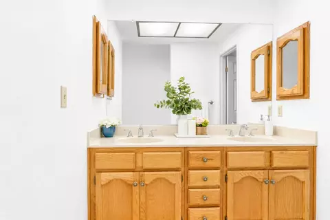 Bath - 149 Jacklin Ct, Milpitas, CA 95035 photo 1 of 2