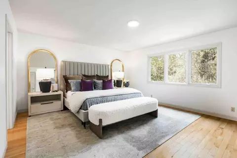 Bedroom - 545 Pine Ln, Los Altos, CA 94022 photo 1 of 4