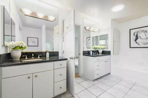 Bath - 545 Pine Ln, Los Altos, CA 94022 photo 1 of 2