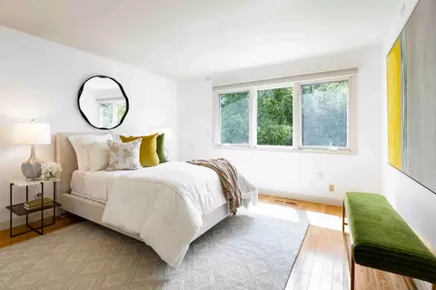Bedroom - 545 Pine Ln, Los Altos, CA 94022 photo 4 of 4