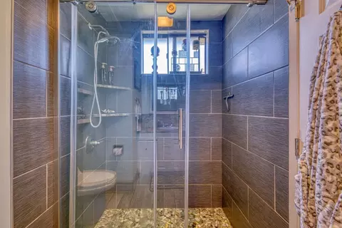Bath - 202 Edinburgh Ave, Monterey, CA 93940 photo 2 of 5