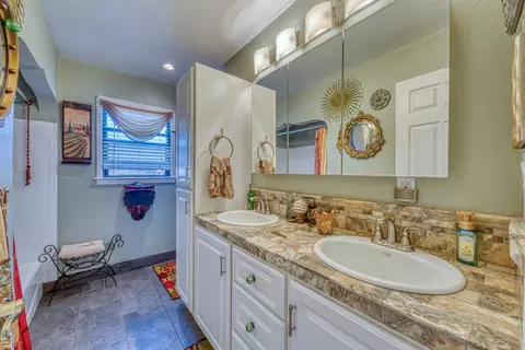 Bath - 202 Edinburgh Ave, Monterey, CA 93940 photo 3 of 5