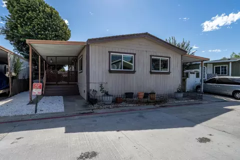 112 Chestnut Ln 112, Hollister, CA 95023