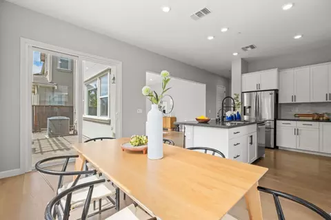 Dining - 39946 Waxwing Dr, Newark, CA 94560 photo 3 of 3