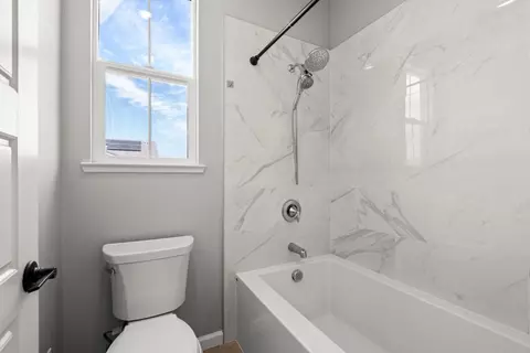 Bath - 39946 Waxwing Dr, Newark, CA 94560 photo 3 of 5