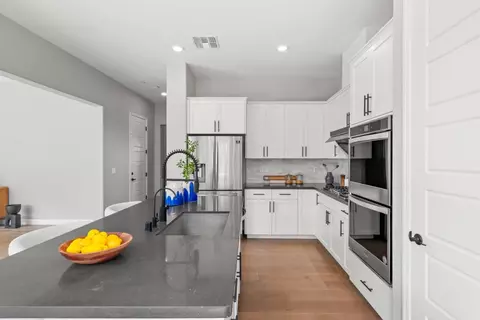 Kitchen - 39946 Waxwing Dr, Newark, CA 94560 photo 4 of 7