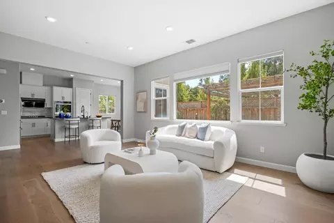 Living - 39946 Waxwing Dr, Newark, CA 94560 photo 1 of 5