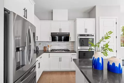 Kitchen - 39946 Waxwing Dr, Newark, CA 94560 photo 6 of 7