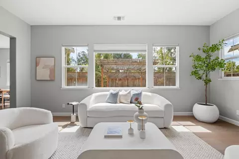 Living - 39946 Waxwing Dr, Newark, CA 94560 photo 2 of 5
