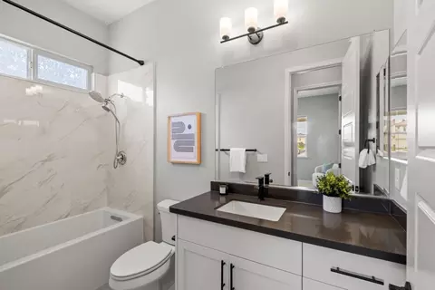 Bath - 39946 Waxwing Dr, Newark, CA 94560 photo 1 of 5