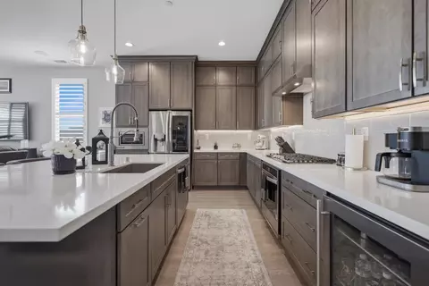 Kitchen - 1158 Crescent Ave, Manteca, CA 95336 photo 4 of 7
