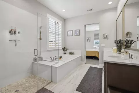 Bath - 1158 Crescent Ave, Manteca, CA 95336 photo 5 of 5