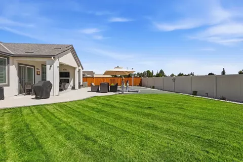 Exterior - 1158 Crescent Ave, Manteca, CA 95336 photo 17 of 22