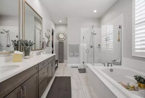 Bath - 1158 Crescent Ave, Manteca, CA 95336 photo 3 of 5