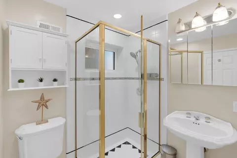 Bath - 1117 Rainier Ave, Pacifica, CA 94044 photo 3 of 3