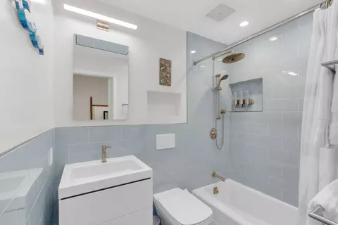 Bath - 1117 Rainier Ave, Pacifica, CA 94044 photo 2 of 3