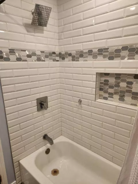 Bath - 568 Admiral Callaghan Ln, Vallejo, CA 94591 photo 4 of 5