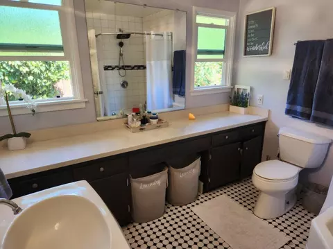 Bath - 568 Admiral Callaghan Ln, Vallejo, CA 94591 photo 1 of 5