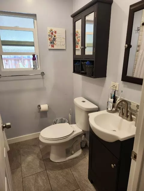 Bath - 568 Admiral Callaghan Ln, Vallejo, CA 94591 photo 3 of 5
