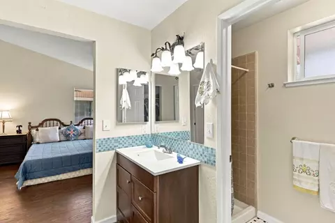 Bath - 8568 Silvia St, Gilroy, CA 95020 photo 3 of 4