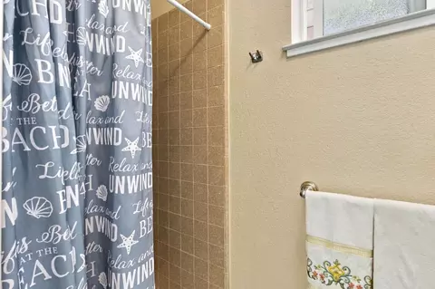 Bath - 8568 Silvia St, Gilroy, CA 95020 photo 4 of 4