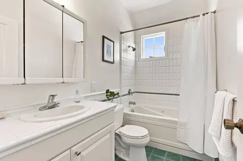 Bath - 2338 Palmetto Ave, Pacifica, CA 94044 photo 1 of 5