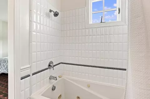Bath - 2338 Palmetto Ave, Pacifica, CA 94044 photo 5 of 5