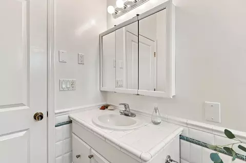 Bath - 2338 Palmetto Ave, Pacifica, CA 94044 photo 2 of 5