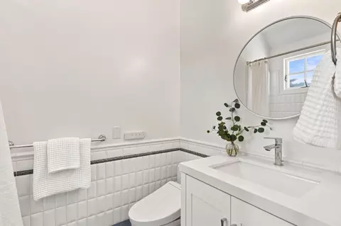 Bath - 2338 Palmetto Ave, Pacifica, CA 94044 photo 3 of 5