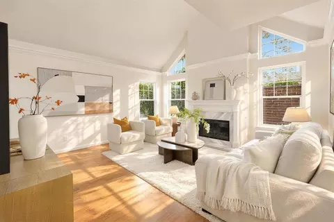 2131 Avy Ave, Menlo Park, CA 94025