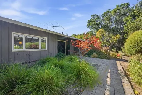 1080 Westridge Dr, Portola Valley, CA 94028